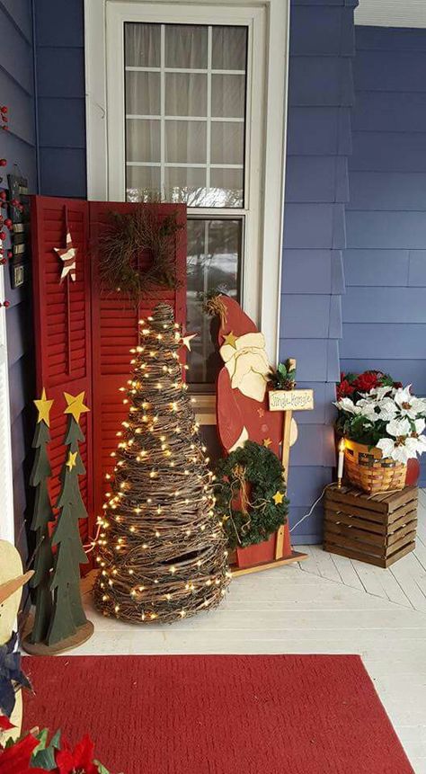 Grapevine Tree Ideas, Grapevine Tree Decorating Ideas, Tree Table Decorations, Christmas Porches, Grapevine Tree, Winter Porch Decor, Tree Decorating Ideas, Winter Porch, Christmas Yard Decorations