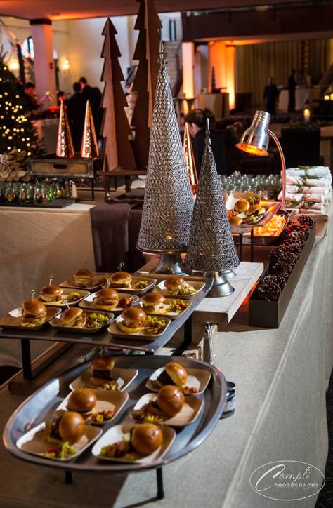 Slider Station, Christmas Buffet Table, Bbq Sliders, Mini Sliders, Catering Food Displays, Sneaker Ball, Slider Bar, Christmas Buffet, Brunch Buffet