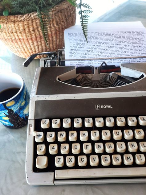 Scriptwriter Aesthetic, Poets Aesthetic, Typewriter Aesthetic, Journalism Aesthetic, Professor Aesthetic, Retirement Goals, Writing Aesthetic, Typewriter Poetry, Middle School History