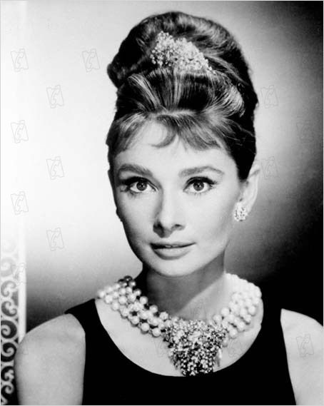 1950s Makeup, Audrey Hepburn Pictures, Audrey Hepburn Breakfast At Tiffanys, Retro Hollywood, Audie Murphy, Aubrey Hepburn, Audrey Hepburn Photos, Mode Hippie, Audrey Hepburn Style