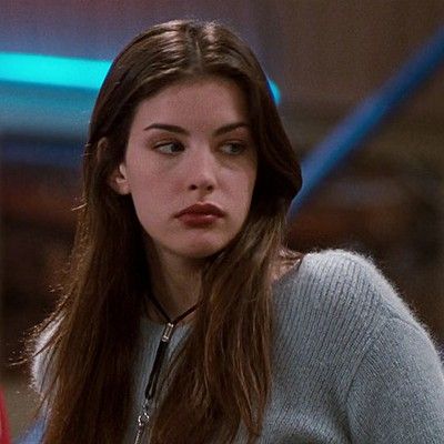 Corey Mason, Celebrity Winter Style, Vintage Photography Women, Empire Records, Liv Tyler, Lip Plumper, Film Stills, Aesthetic Photo, Face Claims