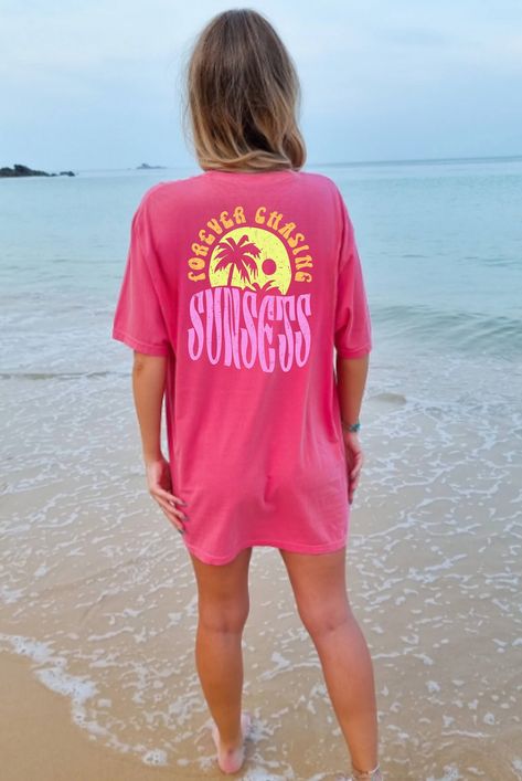 Oversized Tshirt Dress, Summer Gift Ideas, Forever Chasing Sunsets, Graphic Tee Oversized, Crewneck Graphic, Chasing Sunsets, Summer Gift, Tshirt Outfits, Cute Everyday Outfits