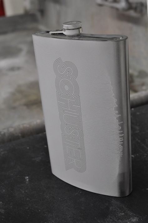 handverker: laser engraving stainless steel w/ plaster Laser Focus, Plaster Of Paris, Project Ideas, I Tried, Laser Engraving, Flask, Barware, Paris, Stainless Steel