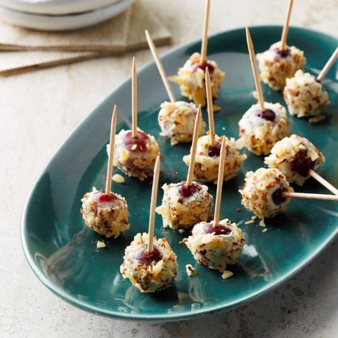 Cheese grape appetizers Grapes And Cream Cheese, Grape Appetizers, Potato Croquette Recipe, One Bite Appetizers, Cream Cheese Appetizer, Cheese Appetizer, Make Ahead Appetizers, Kalamazoo Michigan, Italian Appetizers