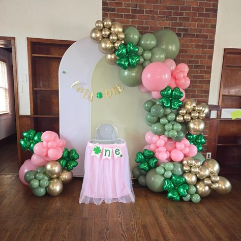 LUCKY ONE .... #birthdayballoonsnj #birthdaygirl #luckyone #balloons #phillyballoons #southjerseypartyrentals #mullicahillnj #njballoonstylist Lucky Charms Birthday Party, March Birthday Party Ideas, Lucky 7, Bday Girl, The Lucky One, Lucky Number, Lucky Charms, Girl First Birthday, 7th Birthday