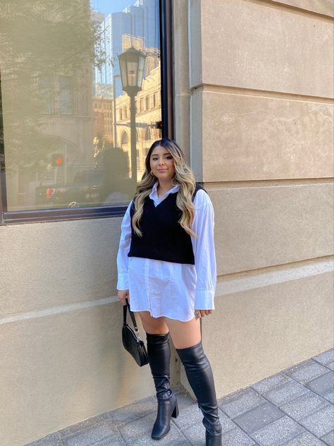 Plus Size White Button Down Shirt Outfit, Knee High Boots Outfit Plus Size, Denmark Outfits, 1975 Concert, Oversized Shirt Outfit, Outfits Gorditas, Winter Boots Outfits, Plus Size Baddie Outfits, High Boots Outfit