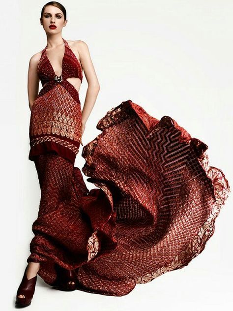 Roberto Cavalli for Rajasthani bandhini India Inspired, Fashion Designers Famous, Fashion Model Photography, Fashion Silhouette, Vogue India, Indian Inspired, Indian Textiles, Prabal Gurung, Famous Fashion