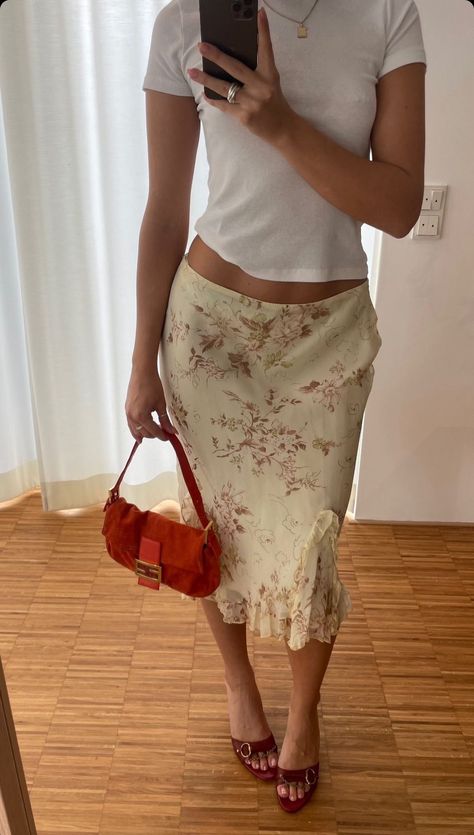 Latina Outfits, Looks Country, European Summer Outfits, Nashville Outfits, 2025 Vision, Summer Inspo, Floral Midi Skirt, Summer Fits, Mode Inspo