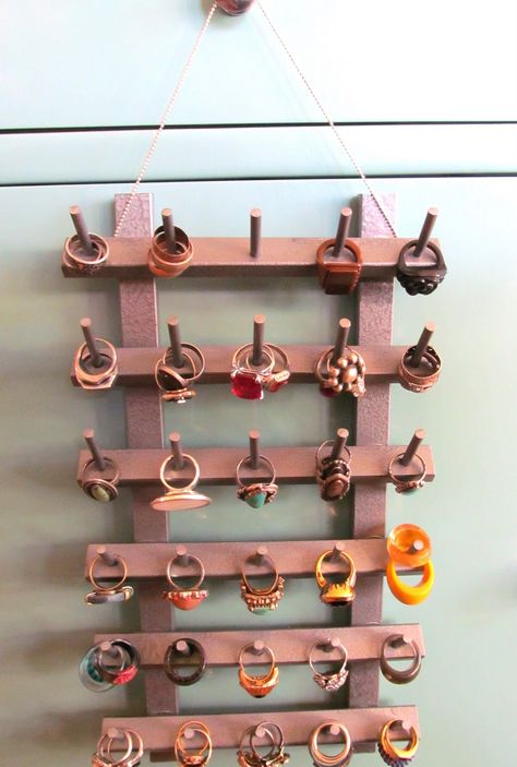 Diy Rings Organizer, Ring Holder Diy, Jewelery Organizer, Jewerly Organizer, Jewelry Storage Diy, Ring Organizer, Diy Ring, Diy Jewelry Display, Wooden Spool