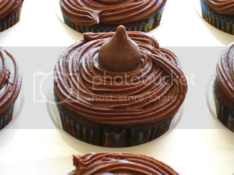 Martha Stewart Cupcakes Recipes, Cupcakes For School, Martha Stewart Cupcakes, Creamy Chocolate Frosting, Devils Food Cupcakes, Food Cupcakes, Martha Stewart Recipes, Devils Food Cake, Homemade Frosting