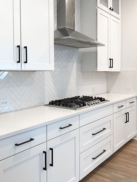 Condo Kitchen Backsplash, Kitchens With Stainless Steel Hoods, Black Matte Hardware Kitchen, Kitchen Hood Vent Ideas, Subway Patterns, Black Home Design, Vent Hood Ideas, Stainless Steel Hood Vent, Kitchen Cabinet Inspiration