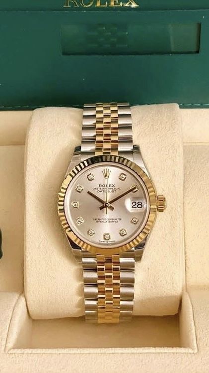 Rolex Aesthetic, Rolex Daytona Gold, Style On A Budget, Rolex Watches Women, Aesthetic 2024, Classy Watch, Rolex Women, Rolex Watches For Men, Fancy Jewellery Designs