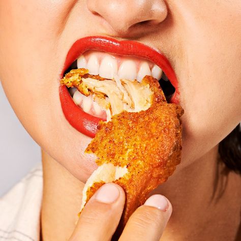 daring foods on Instagram: “Beast mode just went plant-based. Sink your teeth into our all-new Original Breaded Pieces—available now. Link in bio.” Food Art Photography, Food Photoshoot, Photo Food, Food Content, Food Photography Inspiration, Food Ads, People Eating, Photographing Food, Food Styling