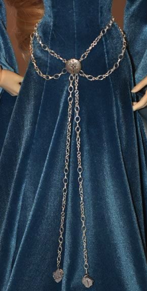 Fantasy Accessories, Blue Gowns, Medieval Dresses, Medieval Princess, Medicine Tips, Character Costume, Fair Outfits, Viking Wedding, Long Sleeve Velvet Dress