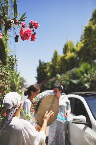 Traditional Moroccan Wedding, Moroccan Wedding Theme, Morocco Aesthetic, Moroccan Aesthetic, Henna Night, Wedding Henna, Moroccan Culture, Moroccan Fashion, Moroccan Wedding