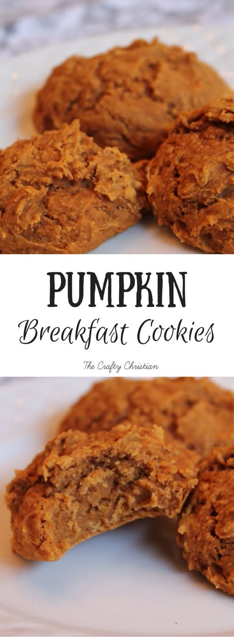 Pumpkin cookies are just about a rite of passage once Fall hits. But if you're looking to stay healthy through the holiday season, then try these guilt-free breakfast pumpkin cookies! Breakfast Cookies Healthy Protein, Pumpkin Breakfast Cookies, Chia Breakfast, Pumpkin Breakfast, Pumpkin Cookie Recipe, Pumpkin Recipes Healthy, Breakfast Cookies Healthy, Cookies Healthy, Protein Powder Recipes