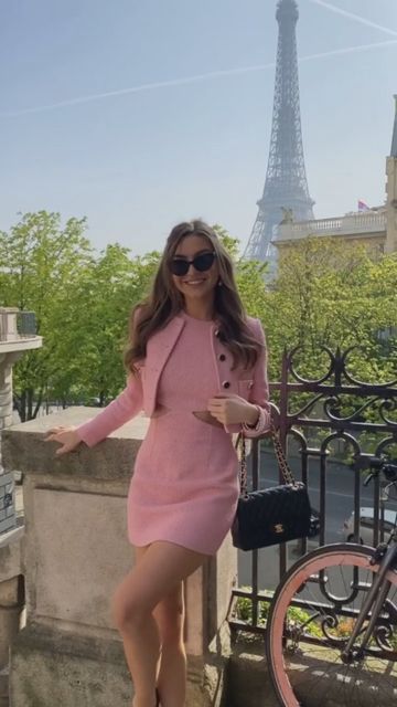 Feminine Style Casual, Outfit Rosa, Clueless Fashion, Gossip Girl Outfits, Look Rose, Parisian Chic Style, Look Retro, Paris Outfits, Princess Outfits