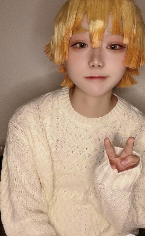 Zenitsu Makeup, Zenitsu Cosplay, Cosplay Makeup Tutorial, Funny Cosplay, Anime Cosplay Makeup, Cosplay Cute, Snk Cosplay, Aesthetic Pretty, Kawaii Cosplay