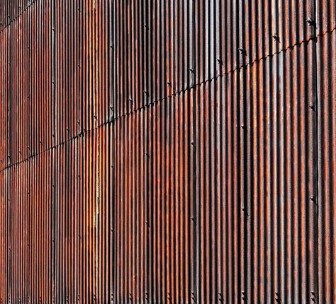 Corigated Metal, Corrugated Metal Wall, Corrugated Steel, Curved Roof, Corrugated Iron, Corrugated Metal Roof, Industrial Kitchen Design, Pompe A Essence, Industrial Style Kitchen