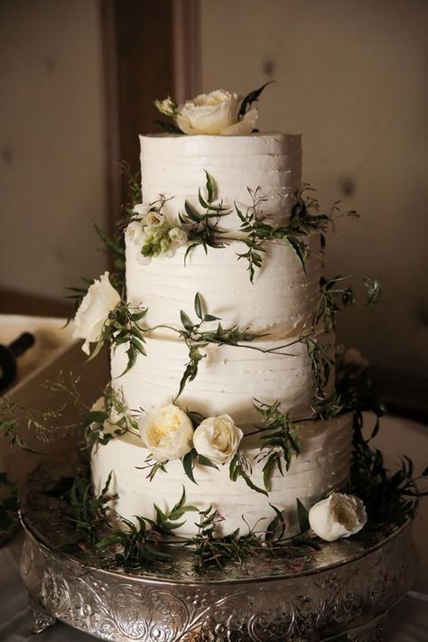 Enchanted Forest Wedding Cake, Wedding Cake Nature, Enchanted Forest Cake, Shrek Wedding, Wedding Cake Forest, Wedding Cake Greenery, Forest Green Wedding, Dark Green Wedding, Twilight Wedding