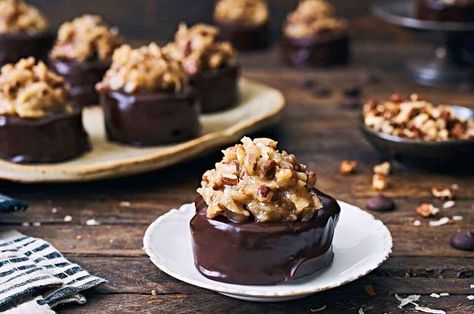 Chocolate Mini Cakes, Mini Cake Recipe, German Desserts, King Food, Mini Tortillas, Cake Chocolat, Coconut Pecan, Coconut Caramel, Rich Chocolate Cake