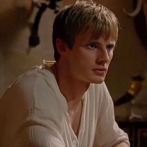 Arthur Pendragon Bbc Merlin, Prince Arthur Merlin, Arthur Pendragon Aesthetic, Arthur Pendragon Merlin, Hunt Aesthetic, Bradley James Arthur, King Arthur Merlin, House Baratheon, Merlin Show