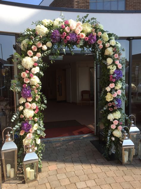 Front Door Floral Arrangements Entrance, Flower Archway, Easter Outdoor, Floral Hoops, Front Entrances, Balloon Garland, Painting Oil, Decoration Ideas, Flower Decorations