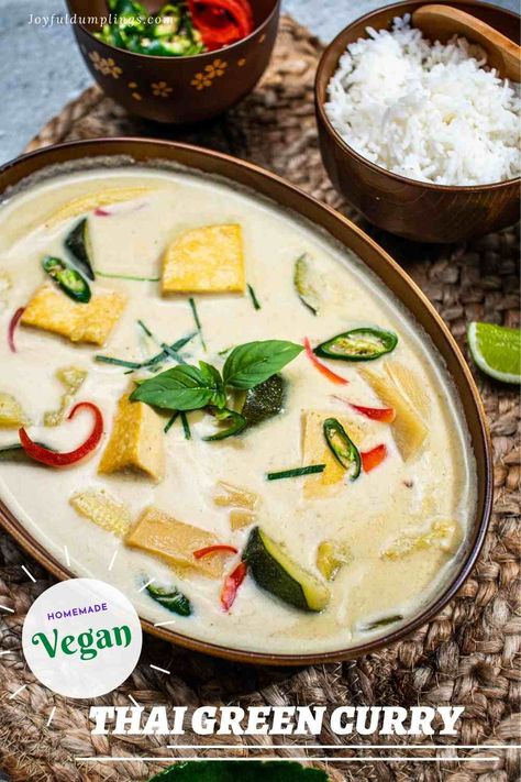 This "The best Mild Thai Green Curry( Vegan)" is a specially designed recipe, made for friends and families who can't eat spicy& hot food, but still want to enjoy the pungent fragrance, rich creaminess, and earthy savoriness of Thai Green Curry without sweat and tears! Persian Cucumber Salad Recipe, Green Curry Vegan, Tofu Green Curry, Easy Focaccia Recipe, Vegan Potatoes, Vegan Garlic Bread, Vegan Baked Potato, Vegan Thai Green Curry, Fried Oyster