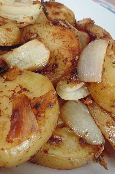 Easy Potato Meals Dinners, Roasted Onions And Potatoes, Red Potato Oven Recipes, Potato With Onions, Potato Recipes For Steak Dinner, Lipton Onion Roasted Potatoes, Chicken Onion Potato Recipes, Quick Potato Recipes Side Dishes, Sliced Potatoes And Onions In Oven