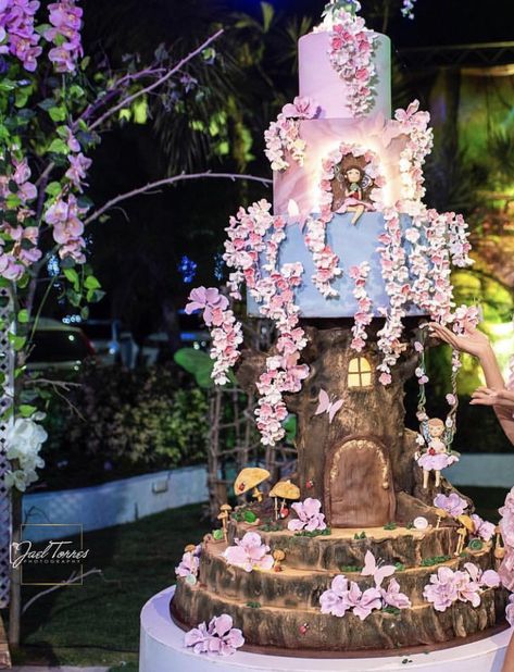 Cake Enchanted Forest, Enchanted Birthday Cake, Fairy Cake Ideas Enchanted Garden, Quince Enchanted Forest Theme Cake, Enchanted Forest Cakes, Enchanted Fairy Birthday Cake, Enchanted Forest Birthday Cake, Enchanted Forest Quinceanera Cake, Enchanted Cake