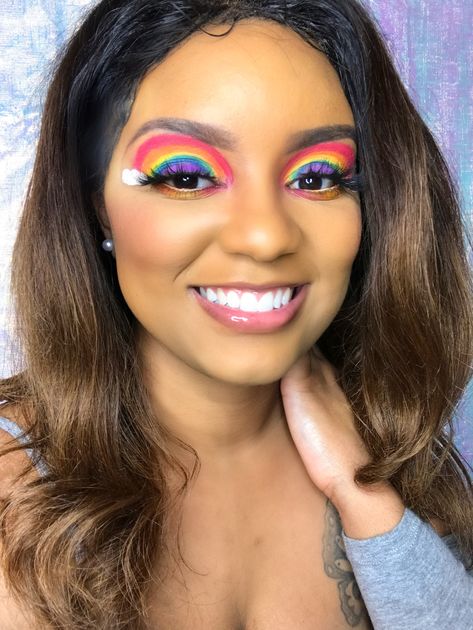 Rainbow makeup pride makeup colorful makeup multicolored makeup #pridemonth #pride2019 #rainbow #crayoncutie #crayoncasemakeup Easy Pride Face Paint, Pride Face Painting, Grown Photoshoot, Rainbow Face Makeup, Pride Makeup Ideas Easy, Pride Make Up, Rainbow Makeup Looks Pride, Rainbow Clown Makeup, Rainbow Eyeshadow Looks