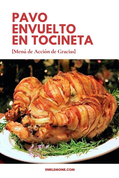 Un pavo asado, envuelto en tocineta, adornado con ramitas de romero Turkey Breast Recipe, Xmas Dinner, Bacon Recipes, Turkey Breast, Pork Recipes, Bacon, Good Food, I Am Awesome, Thanksgiving