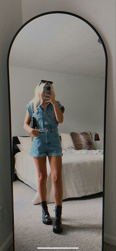 Jean Romper Outfit Fall, Denim Playsuit Outfit Summer, Denim Jumpsuit Aesthetic, Nashville Overall Outfits, Jean Short Jumpsuit Outfit, Short Jean Romper Outfit, Jeans Overall Outfit Summer, Denim Romper Outfit Summer, Nashville Outfits Denim