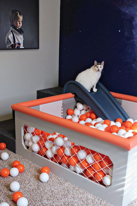 DIY Ball Pit with Slide Diy Ball Pit, Ball Pit With Slide, Kids Ball Pit, Ball Pits, Gray House, Sensory Room, House Studio, Kids Area, Diy House Projects