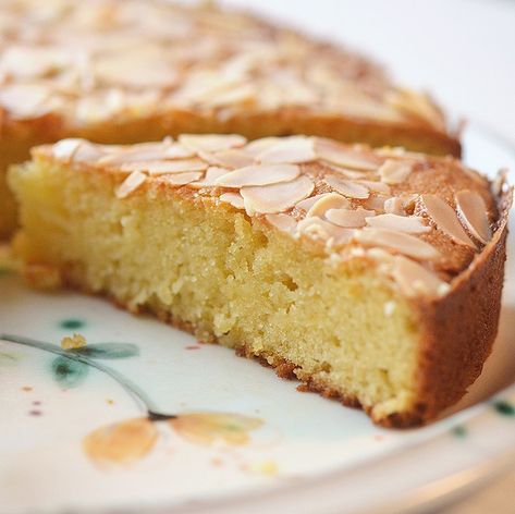 L’amandier : gâteau fondant aux amandes sans gluten – Sunny Délices Easy Almond Cake Recipe, Moist Almond Cake, Almond Coffee Cake, Sunny D, Springform Pan Cake, Almond Cake Recipe, Baking Basics, Honey Almonds, Almond Cake