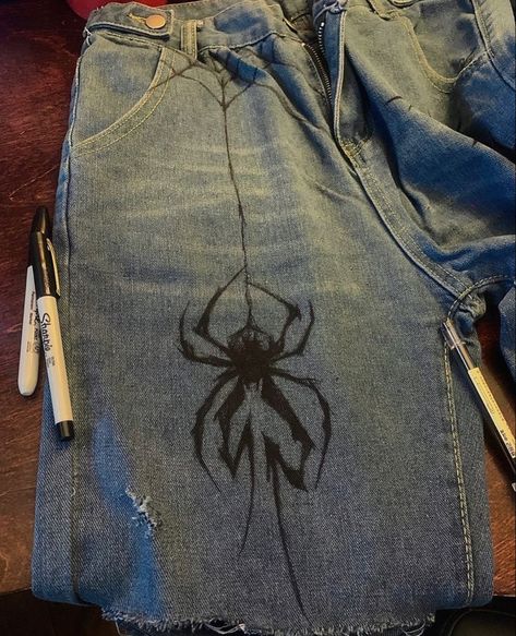 Pants Design Drawing Ideas, Bleach Anime Clothes, Pant Bleaching Ideas, Spiderman Senior Jeans, Spider Pants Design, Halloween Painted Jeans, Things To Draw On Clothes, Things To Draw On Your Pants, Painting In Jeans