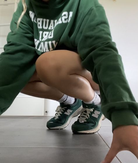 Outfits With New Balance 2002r, New Balance 2002r Green, New Balance 2002r Outfit, Guy Outfits, New Balance Outfit, New Balance 2002r, Mens Outfit Inspiration, Simple Outfit, Aesthetic Shoes