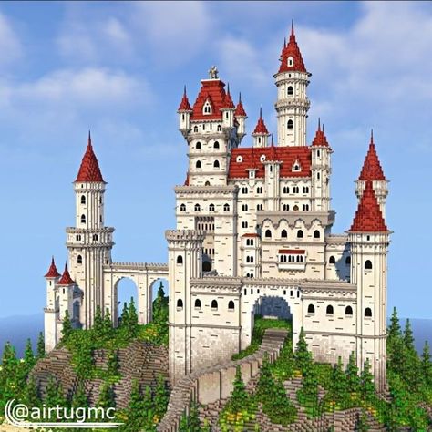 Minecraft Castle Ideas Floor Plans, Minecraft Castle And Village, Minecraft White Castle Ideas, Palace Minecraft Ideas, Large Minecraft Castle, Royal Minecraft House, Minecraft Castle Exterior, Minecraft Building Ideas Fantasy Castle, Mincraft Idea Castel