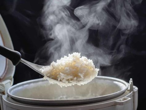 How to Use a Rice Cooker for Perfect Sticky Rice - Sweet T Makes Three Crock Pot Vegetables, Rice In The Microwave, Best Rice Cooker, Rice On The Stove, Cooking Bowl, Perfect Rice, Vegetable Fried Rice, Rice Varieties, Steamer Recipes