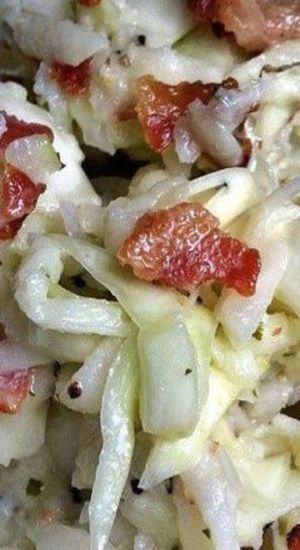 Apple Bacon Coleslaw Apple Bacon Coleslaw, Cooking Quinoa, Cole Slaw, Coleslaw Recipe, Cabbage Salad, Salad Bar, Side Recipes, Spaghetti Squash, Coleslaw