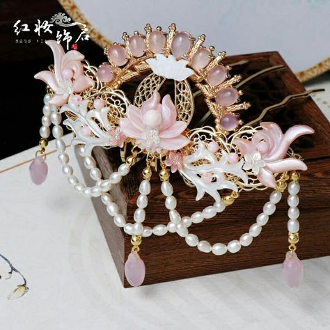 Chinese Crown, Asian Accessories, Crown Pink, Chinese Accessories, Headpiece Diy, Chinese Hair Accessories, Hair Jewels, Chinese Jewelry, Asian Jewelry