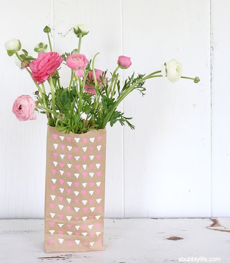 DIY Paper Bag Flower Vase Paper Bag Flowers, Diy Paper Bag, Paper Bag Crafts, Paper Lunch Bags, Paper Wrap, Simple Centerpieces, Rustic Candle Holders, Rustic Candles, Pretty Tables