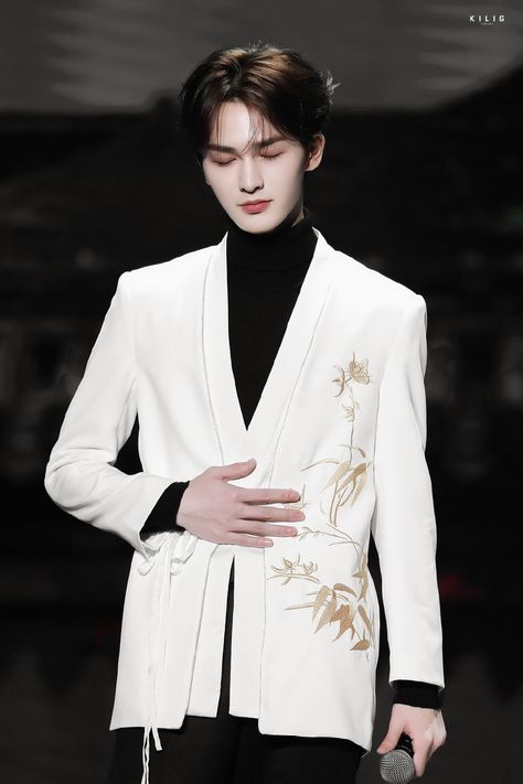 Zhu Zhengting, Matric Dance, Study Inspiration, Glam Dresses, Classy Outfits, Boy Outfits, Women's Blazer, Prom, Blazer