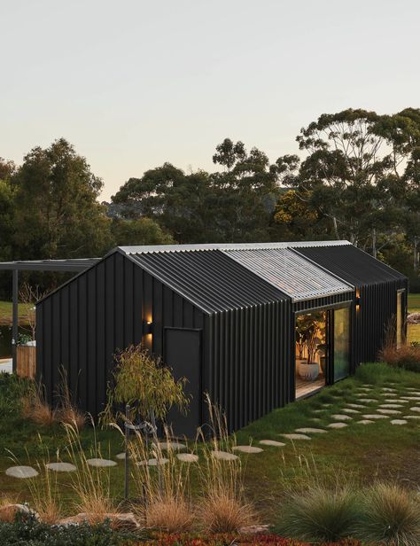 8 Australian Businesses Creating Impressive Prefabricated Homes Australian Sheds, Prefab Modular Homes, Modern Shed, Shed Home, Modern Barn House, Casa Container, Australian Architecture, Prefabricated Houses, Inspire Me Home Decor