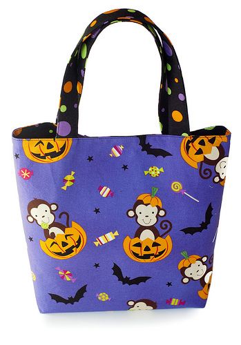 Trick Or Treat Bags Diy Sewing Patterns, Diy Trick Or Treat Bags, Trick Or Treat Bag Pattern, Diy Halloween Trick Or Treat Bags, Marvel Quilt, Halloween Bags Diy, Halloween Treat Bags Diy, Church Trunk, Halloween Trick Or Treat Bags