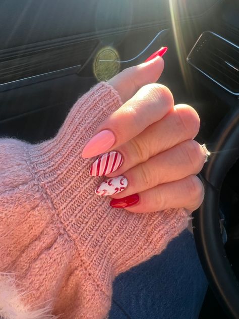 Christmas Nails Pink Candy Canes, Pink And Red Xmas Nails, Red And Pink Nails Christmas, Pink Nails With Candy Cane, Candy Cane And Gingerbread Nails, Red And White Sweater Nails, Christmas Nails With Ornaments, Cute Candy Cane Nails, Pink And Red Candy Cane Nails