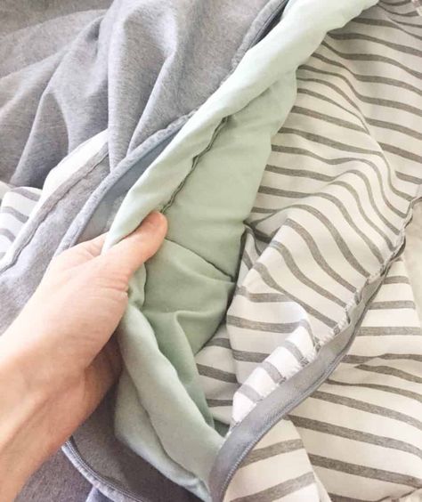 This is a quick tutorial on how to keep a duvet cover in place with fabric tape. No more pesky shifting duvet cover inserts! Diy Duvet, Duvet Cover Diy, Cheap Farmhouse Decor, Decorating 101, Sew Projects, Best Duvet Covers, Farmhouse Decorating, Room Bedding, Blogger Inspiration