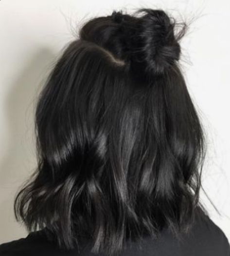 Black Short Hair Aesthetic, Dark Academia Hairstyle, Academia Hairstyle, Black Hair Bun, Dark Black Hair, Hear Style, Black Hair Aesthetic, Tumblr Hair, Hair Scarf Styles