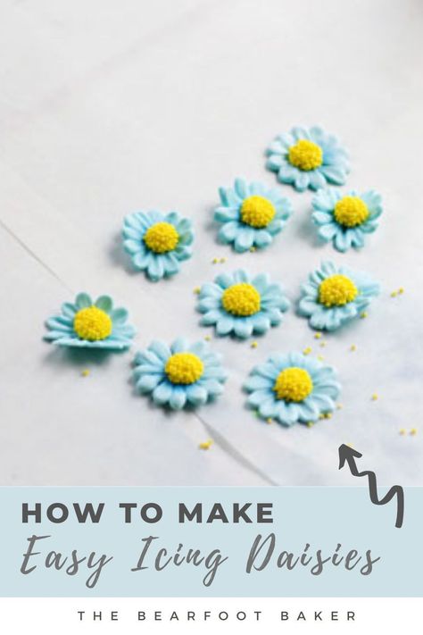 Royal Icing Daisies, Icing Daisy Flower, Easy Spring Cookies Decorated, How To Make Icing Flowers, Royal Icing Flowers Tutorial, Summer Decorated Cookies, Daisy Tutorial, Cookie Flowers, Nail Template