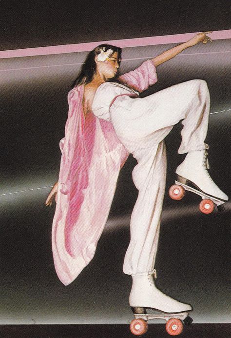 Skate Aesthetic Outfits, Roller Skating Pictures, Disco Roller Skating, Skating Pictures, Roller Skating Outfits, Roller Skates Vintage, Skate Aesthetic, Retro Roller Skates, Skating Aesthetic